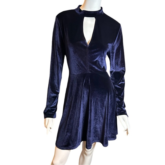 NEW Loveriche Velvet Keyhole Backless Mini Dress Size Large - Picture 2 of 14